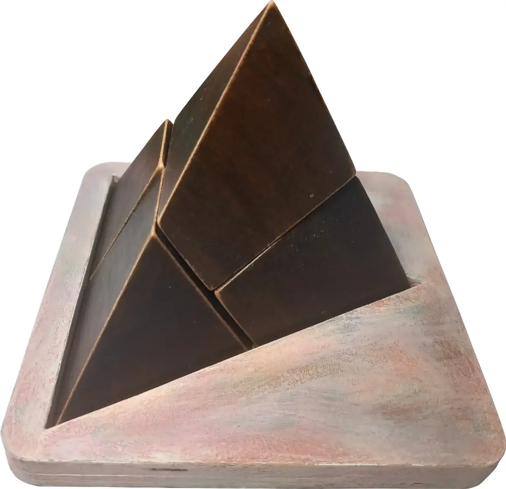 Pirâmide de quatro peças