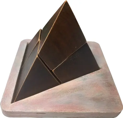 [85] Pirâmide de quatro peças